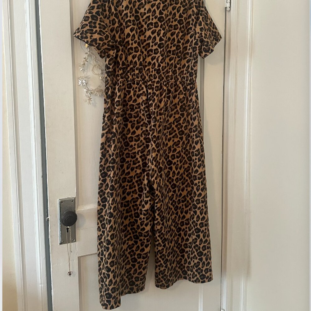 Lucy & Yak Leopard Jumpsuit Petite - Picture 6 of 7